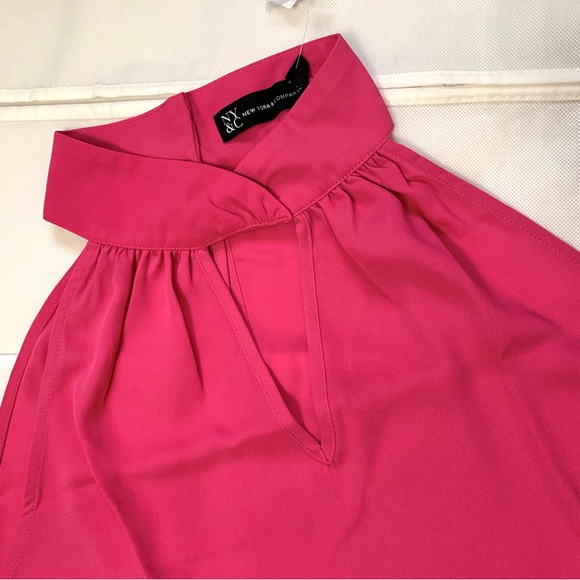 3/29$ 🎊  New York & Company Sleeveless Twist-Neck Cut Out Top - Picture 5 of 6